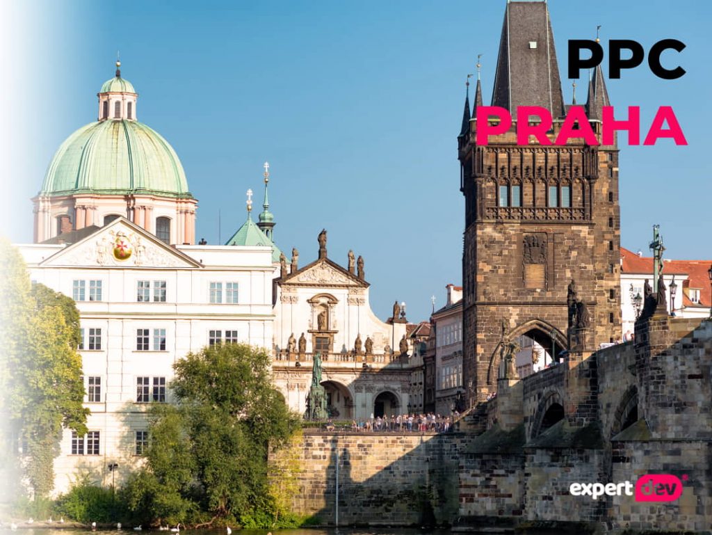 Pohled na Karlův most s nápisem PPC Praha